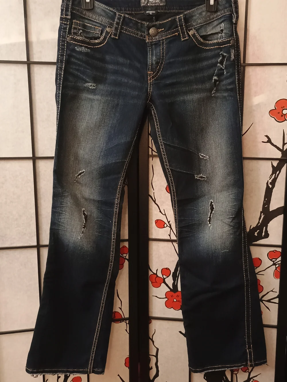 🌟Host Pick🌟 Silver Jeans Women's Dark Blue Distressed Flare Jeans - Picture 1 of 5